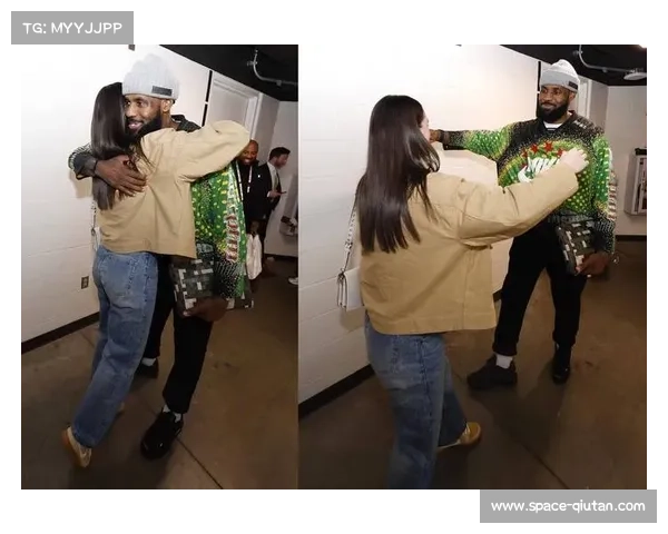 WNBA状元克拉克观看NBA比赛，与詹姆斯互动